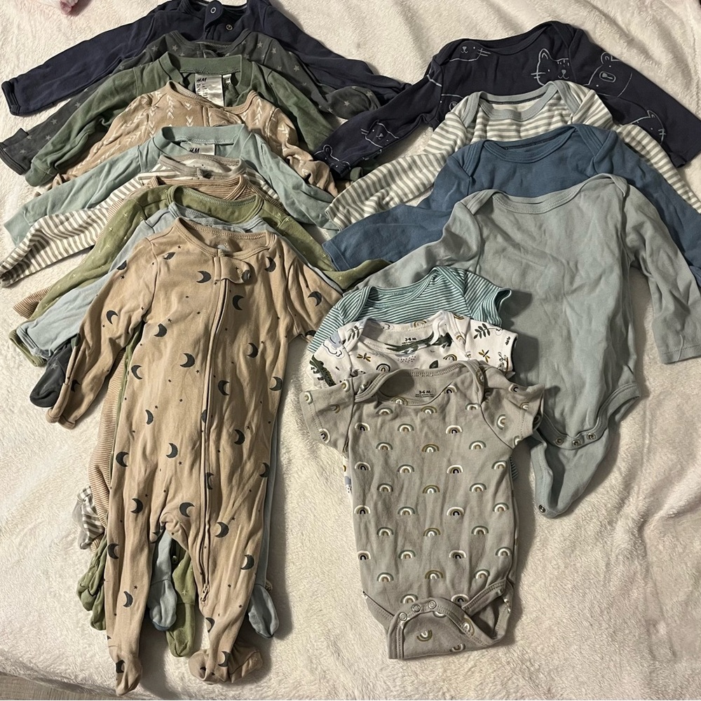 Assorted Baby 17 Pieces Bundle - Sizes 3-6 months